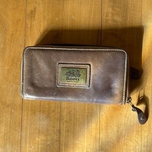 Grey roots zip around wallet